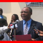 Conférence de presse. Retour sur image en 2009 : le Dr Dackam en qualité de Représentant du Fonds des Nations Unies pour la population (UNFPA) en République Démocratique du Congo (RDC) The Bridge MAG. Image.