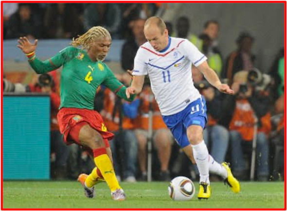 Rigobert Song Bahanag, (Ancienne star de Liverpool). Ancien capitaine emblématique des Lions Indomptables du Cameroun, et nouveau entraîneur-sélectionneur national de l’équipe du Cameroun. Il a participé à 4 Coupes du monde (1994, 1998, 2002 et 2010), est également le seul joueur africain à avoir participé à huit Coupes d’Afrique des Nations, avec un total de 36 matchs joués. The Bridge MAG. Image