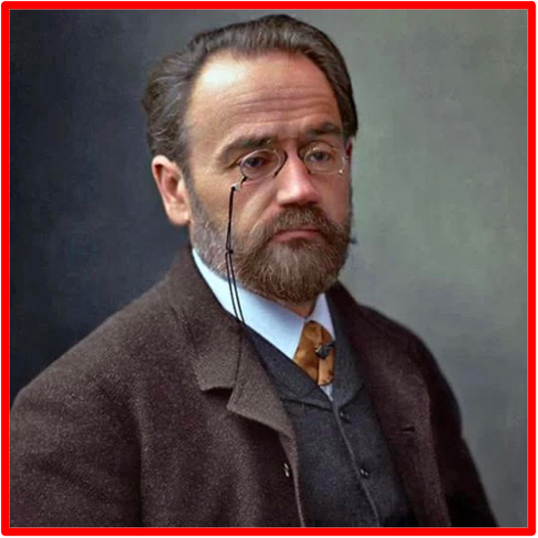 Émile Zola (1840 – 1902) « […] C’est l’équilibre des ventres vides, la condamnation perpétuelle au bagne de la faim. » Germinal. Le 2 avril 1884, réfugié dans sa maison de campagne de Médan, en Seine-et-Oise, Émile Zola écrit les premières lignes de son treizième roman de la série des Rougon-Macquart, Germinal. Émile Zola est considéré comme la figure de proue du courant naturaliste en littérature française. Plus poussé encore que le réalisme, le naturalisme souhaite peindre le monde avec un souci du détail qui amène le genre romanesque aux portes du documentaire historique. The Bridge MAG. Image 