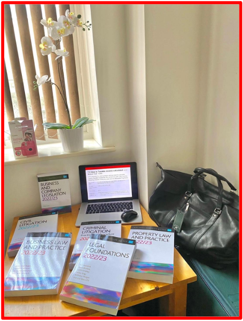 Si l'humanité reste au cœur de l'éditorial de The Bridge Magazine, cela signifie aussi que nous sommes conscients que l’humanité n'est parfaite ni dans le bien, ni dans le mal. Pour nous épanouir en tant qu’humains, nous ne devons ressasser ni les erreurs politiques ni les fautes parentales, mais plutôt nous concentrer sur les solutions. Cette approche axée sur les solutions nous permet de voir au-delà des inégalités, des ponts, des divergences, des contrastes, des désaccords, des fractures sociales, des mauvais choix de l'humanité en tant que collectivité, et de suggérer des solutions solides d'amélioration. Cela permet aux enfants, aux jeunes et aux familles du monde entier de s'épanouir.The Bridge MAG. Image 