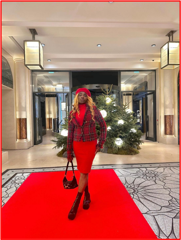 Notre éditorial souhaite également que les Gouvernements du monde entier (et c'est tout à fait réalisable) investissent davantage dans le capital humain : dans l'agriculture, la pêche, le logement, les hôpitaux, les soins de santé gratuits, les crèches, les écoles maternelles, les écoles, les lycées et collèges, les universités, et les grandes écoles, les centres de formation, les hôpitaux pour les enfants, les jeunes et les adultes – afin de prévenir et d’éliminer la pauvreté sous toutes ses formes dans les années à venir.The Bridge Magazine, observe une minute de silence, envoie ses pensées pieuses, garde une bougie allumée, pour toutes les personnes qui, dans le monde entier ont rendu l’âme avant l’Année Nouvelle. Dans le cadre de la célébration de l’Année Nouvelle, The Bridge Magazine souhaite au monde entier une santé de fer, une richesse d’esprit, de l’espoir, de la joie, de l’optimisme, de la sérénité, de la prospérité de la longévité, de la tranquillité d’esprit, de l’abondance, et du bonheur pour l'année 2026. The Bridge Magazine souhaite au monde entier une BONNE ANNÉE 2026 The Bridge MAG. Image 